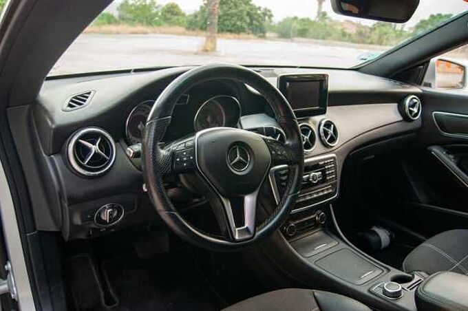 Mercedes-Benz Clase CLA C117 Diesel 220CDI Urban 7G-DCT