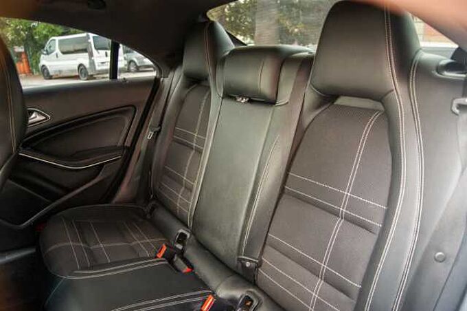 Mercedes-Benz Clase CLA C117 Diesel 220CDI Urban 7G-DCT