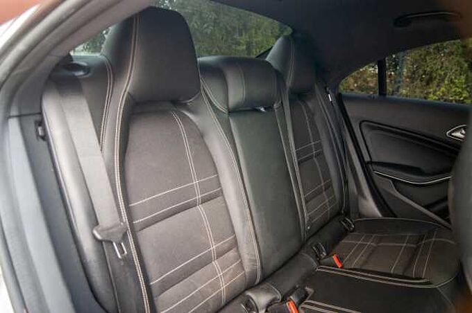 Mercedes-Benz Clase CLA C117 Diesel 220CDI Urban 7G-DCT