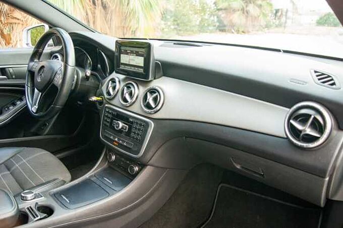Mercedes-Benz Clase CLA C117 Diesel 220CDI Urban 7G-DCT