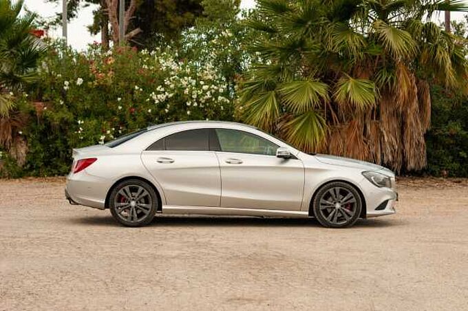 Mercedes-Benz Clase CLA C117 Diesel 220CDI Urban 7G-DCT