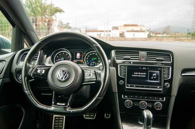 Volkswagen Golf VII 2.0 TSI R DSG 300