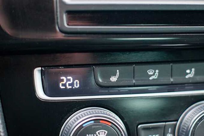 Volkswagen Golf VII 2.0 TSI R DSG 300