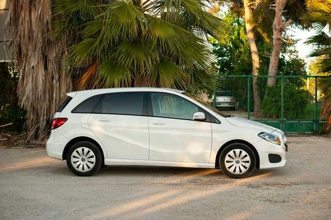 Mercedes-Benz B200 200d