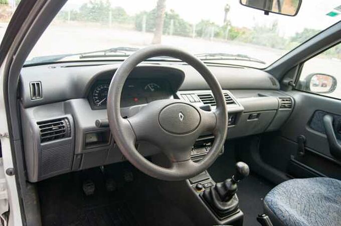 Renault CLIO 1.2 60 CAMPUS