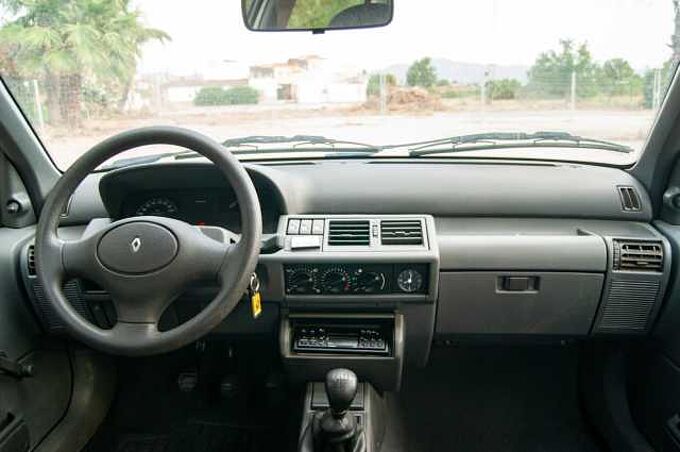 Renault CLIO 1.2 60 CAMPUS